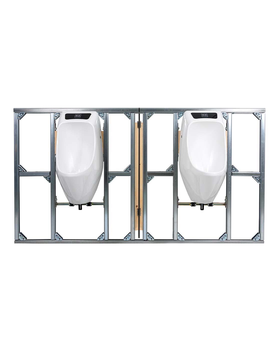 Novosan, asennusvalmis WC-tilaelementti. Elementtiin on kiinnitetty kaksi Urimat-pisuaaria. Malli: Urimat EcoPlus, polykarbonaattinen. Väri: valkoinen.