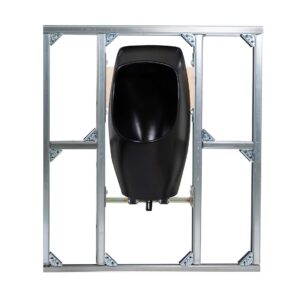 Novosan, asennusvalmis WC-tilaelementti. Elementtiin on kiinnitetty Urimat-pisuaari. Malli: Urimat Ceramic. Väri: musta.