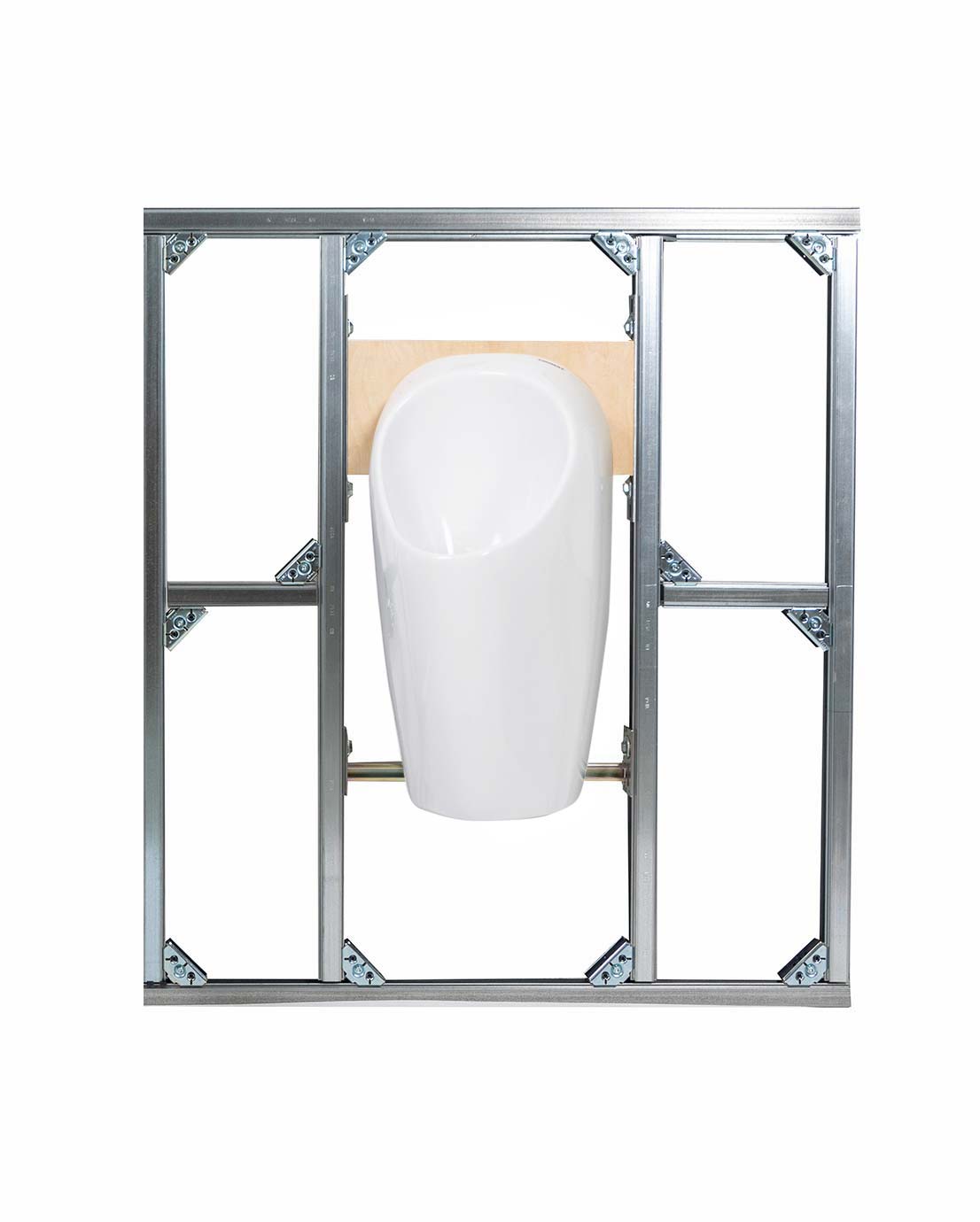 Novosan, asennusvalmis WC-tilaelementti. Elementtiin on kiinnitetty Urimat-pisuaari. Malli: Urimat Ceramic C2. Väri: valkoinen.