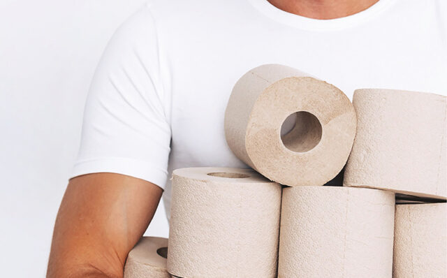 Novosan Satino PureSoft -WC-paperirullia sylillinen luonnollisen ruskeassa värissä – ekologinen ja vastuullinen valinta.